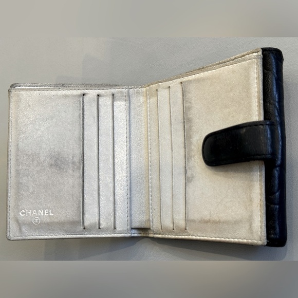 Chanel Camellia CC Logo Lambskin Wallet - Picture 5 of 10